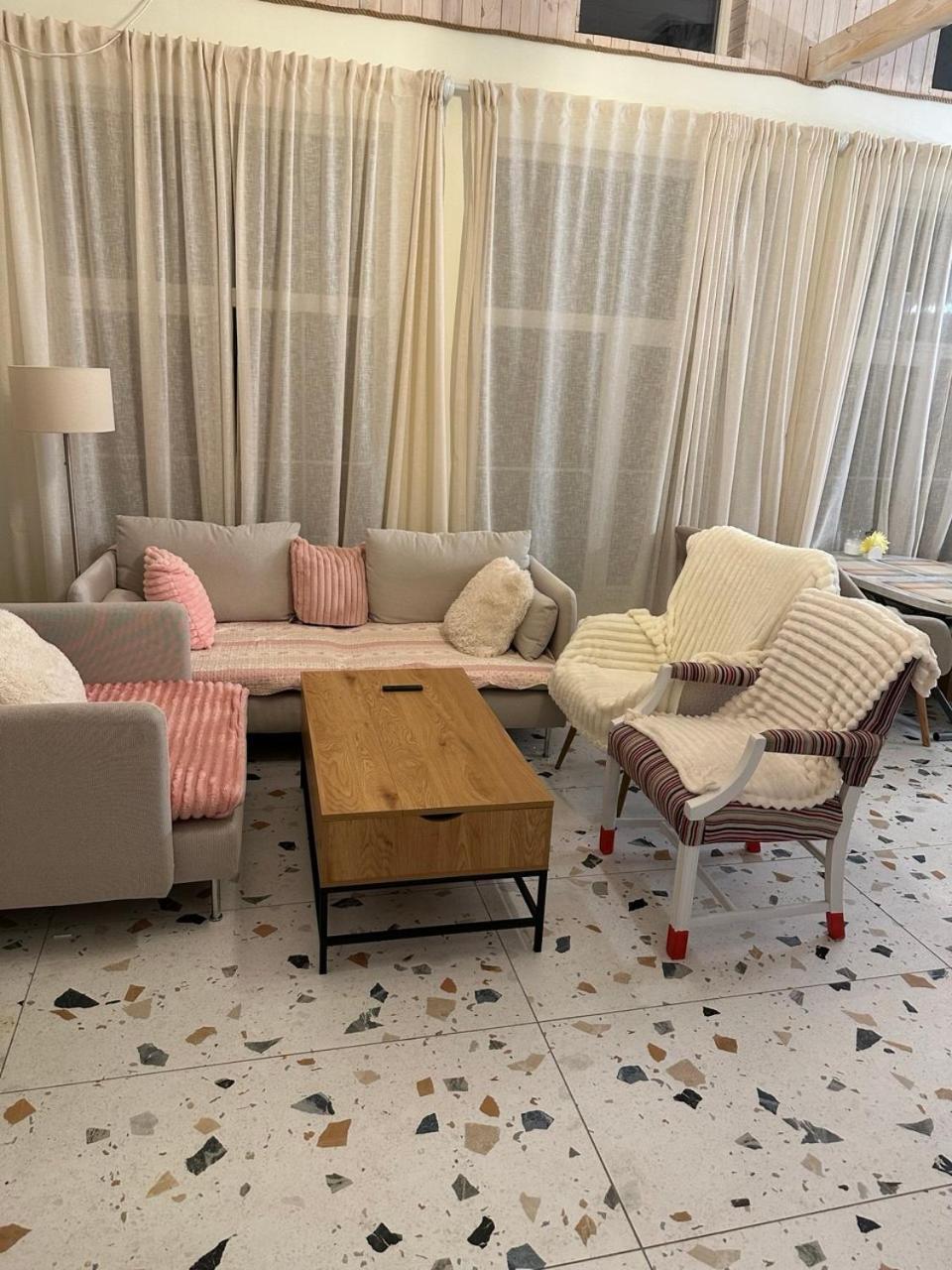 У Дачі Для Своїх Guest House Novyye Bezradichi ภายนอก รูปภาพ
