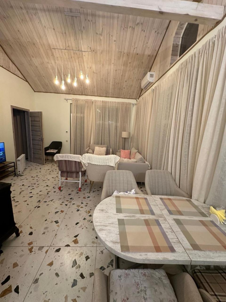 У Дачі Для Своїх Guest House Novyye Bezradichi ภายนอก รูปภาพ